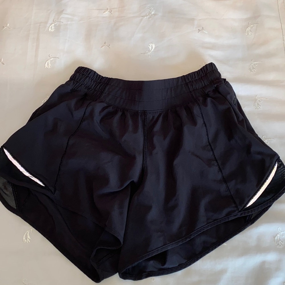 black lululemon hotty hot shorts